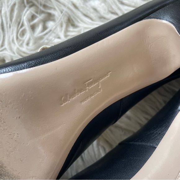 Salvatore Ferragamo Leather Colorblock Black Ivory Mary Jane Pointe Toe Pump 8.5 - Picture 7 of 11